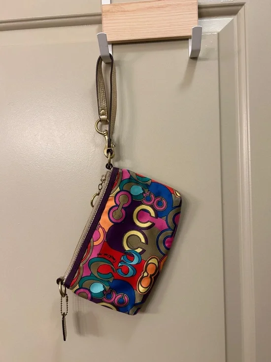 Coach | Bags | Coach Multicolor Signature Pattern Wristlet With Gold ...